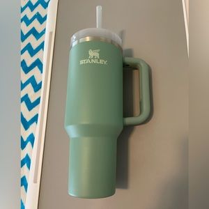 Eucalyptus 40oz Stanley tumbler- like new.